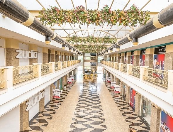 This is a JMD Suburbio 2 building in Sector 67 Gurugram displaying a modern commercial plaza interior, highlighting premium retail hubs and commercial spaces for lease in a well-lit shopping complex.